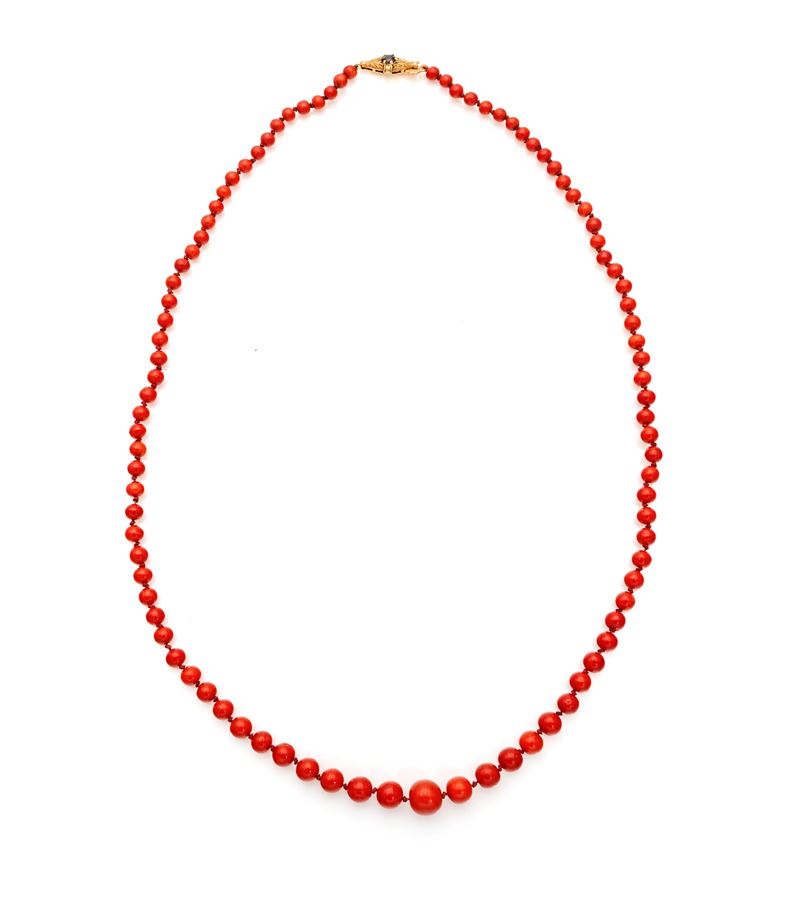 Collana in corallo rosso e oro giallo 750/000