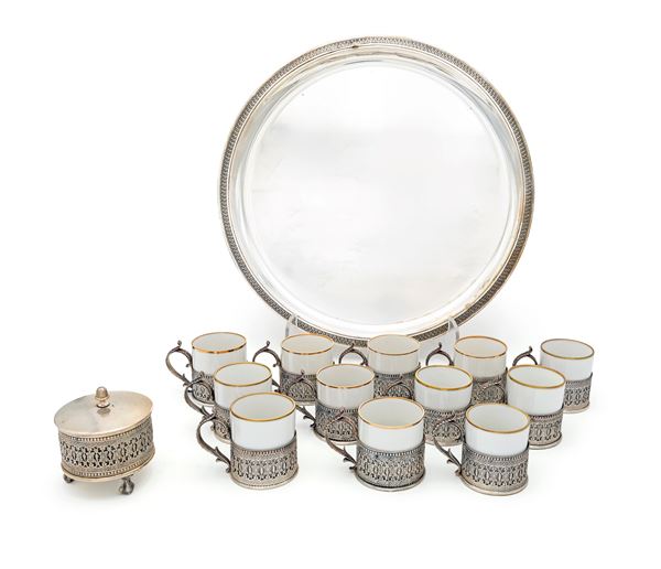 Vassoio circolare con zuccheriera e 12 tazzine in porcellana e supporto in argento