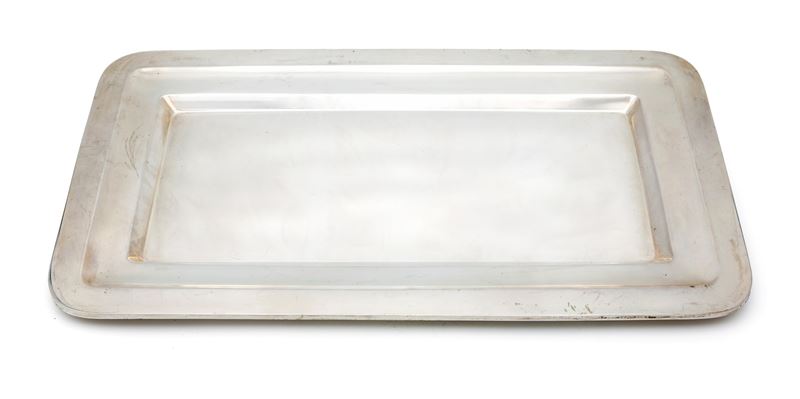 Vassoio rettangolare in argento con angoli arrotondati