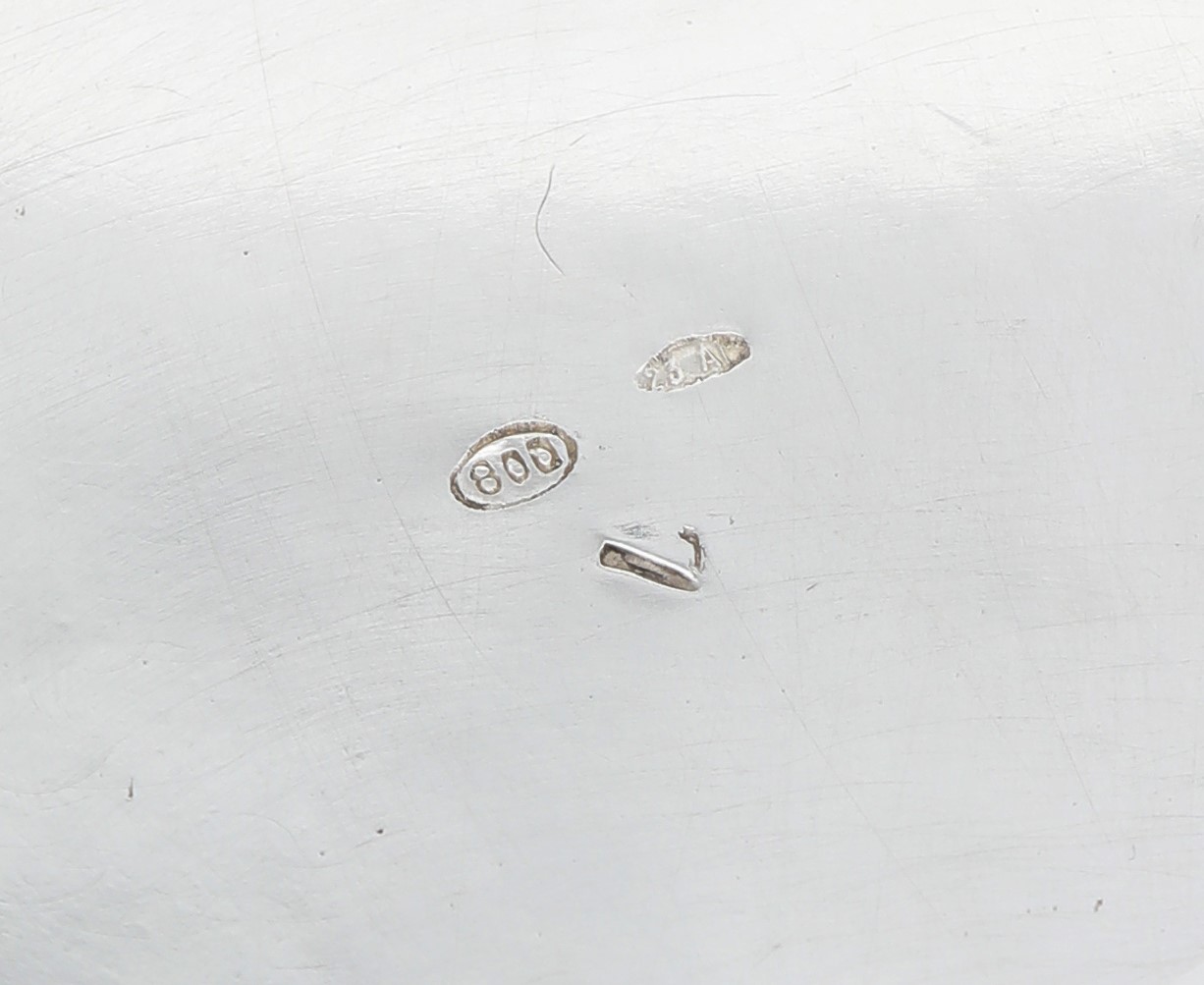 Boccale in argento con coperchio incernierato e manico sagomato