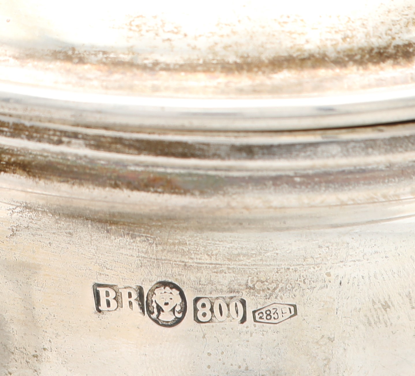 Due coppe con coperchio di diversa misura, argentiere Brandimarte