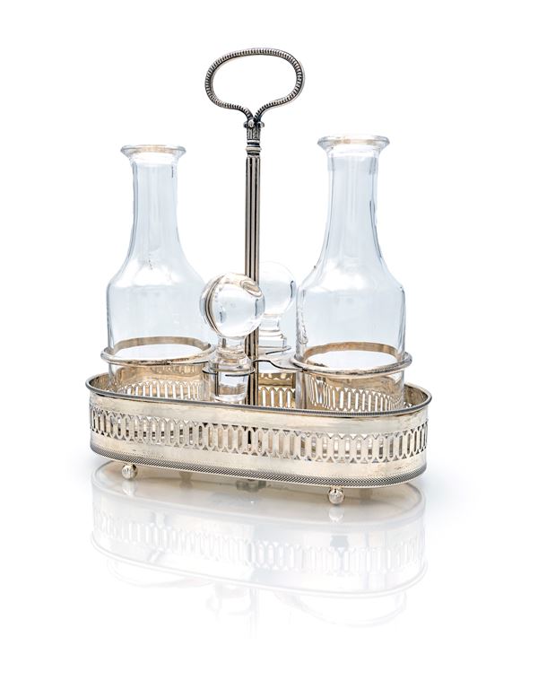 Acetoliera in argento con flaconi in vetro