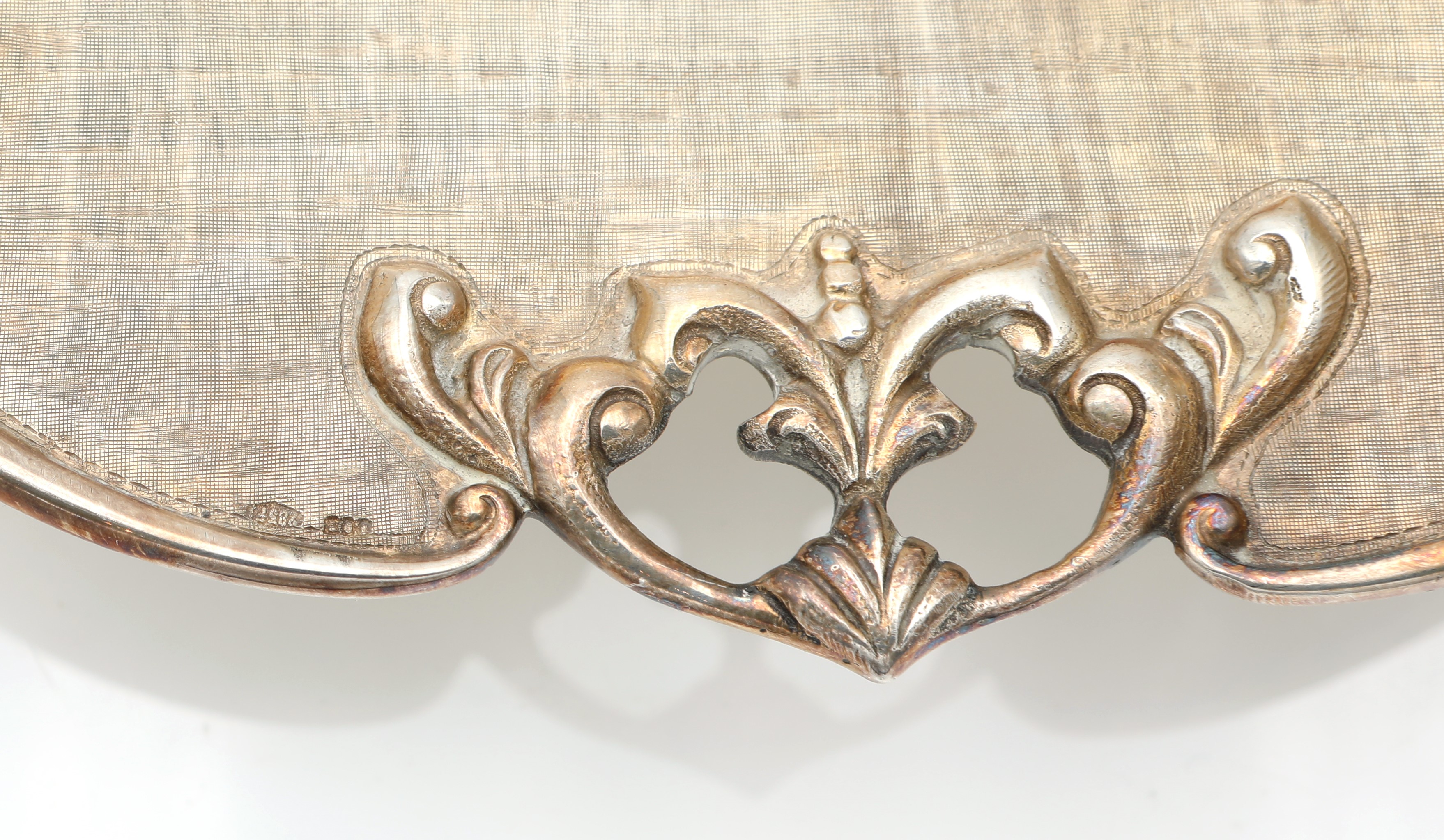 Alzatina in argento satinato, cm 4x26,5, gr. 444