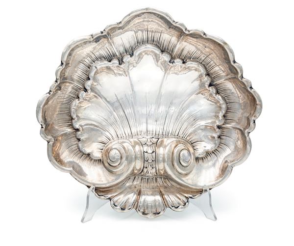 Centrotavola in argento a forma di conchiglia