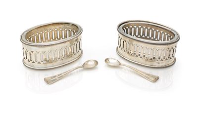 Coppia di saliere ovali in argento con cucchiaino e vaschetta in vetro, dimensioni 3x6,5x4,7 cm