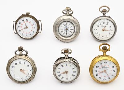 Orologi da tasca a monachina remontoir, inizi XX secolo: 5 in argento (1 modificato per polso) e ...