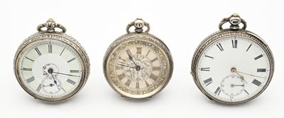 Orologeria da tasca, tre orologi con carica a chiavetta in argento (scappamento a cilindro e ad a...