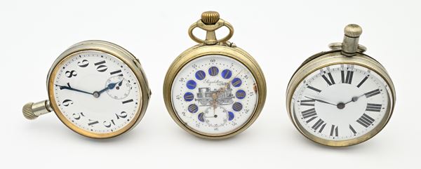 3 grandi orologi con scappamento ad ancora remontoir: Octava Watch Co. Switzerland (15 rubini U.S.A. P.816321) da automobile in metallo e 2 anonimi in argentan di cui 1 da ferroviere