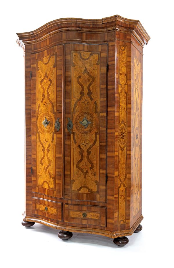 Armadio in noce e radica con intarsi, Austria, XVIII secolo