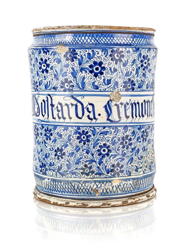 Grande albarello in maiolica bianca e blu, Liguria (?), XVII secolo