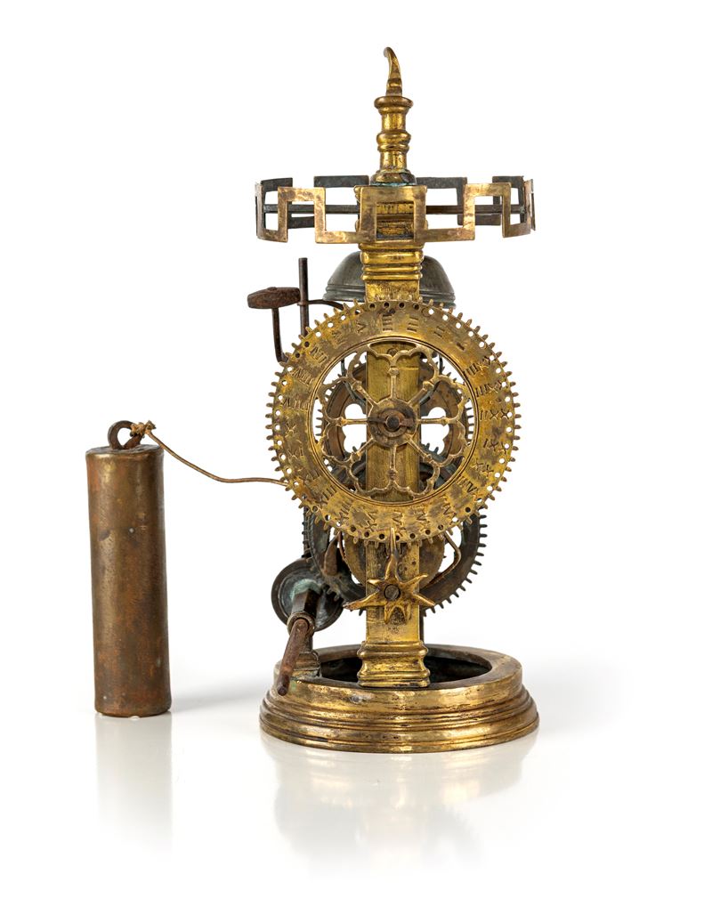Svegliarino monastico di gusto quattrocentesco in metallo dorato, XIX secolo