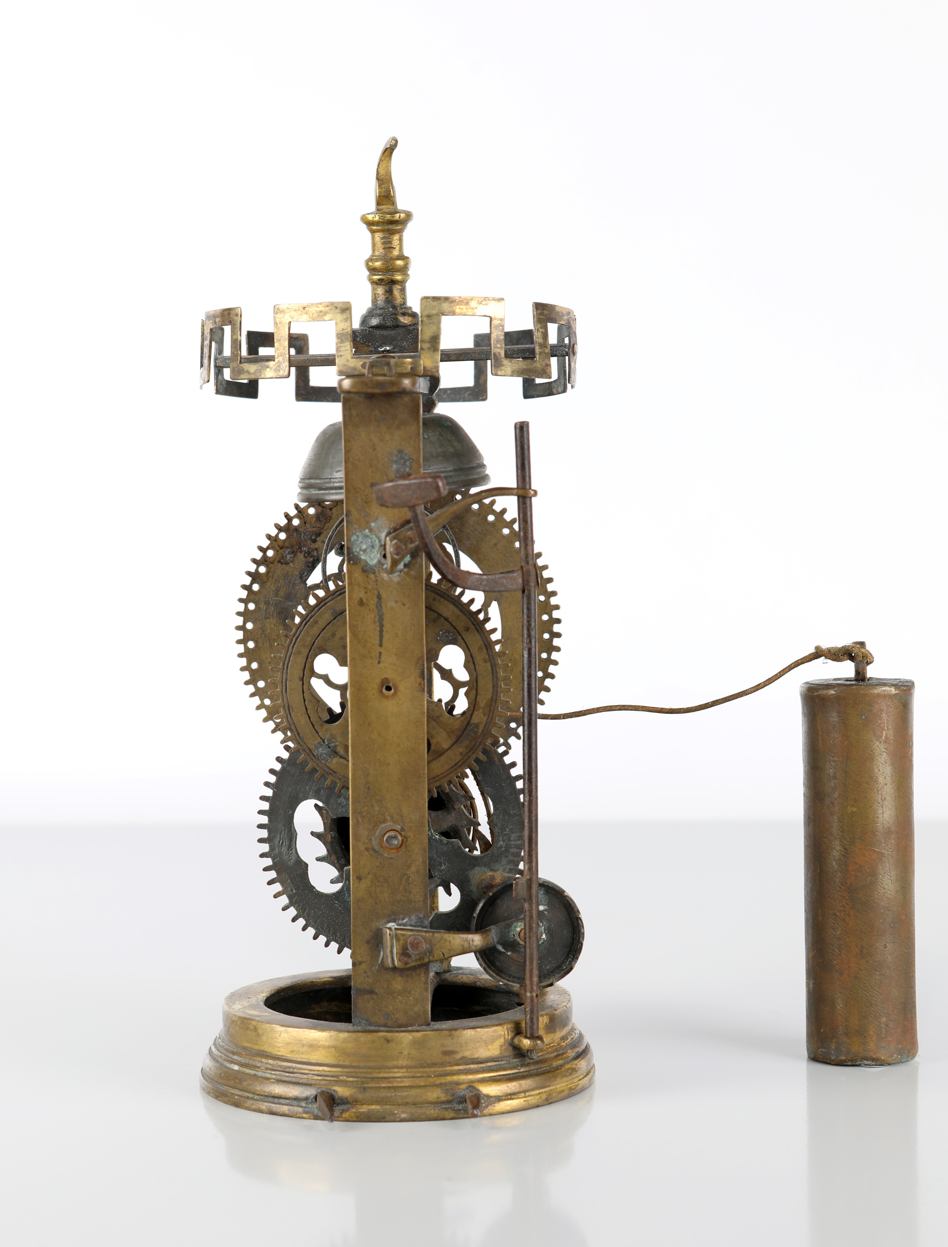 Svegliarino monastico di gusto quattrocentesco in metallo dorato, XIX secolo