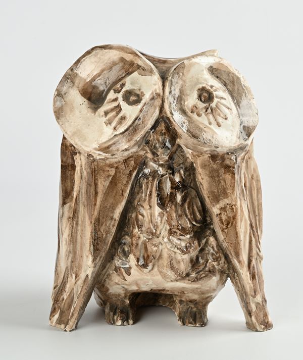 Scultura in ceramica smaltata di Arienzo raffigurante Il Gufo
