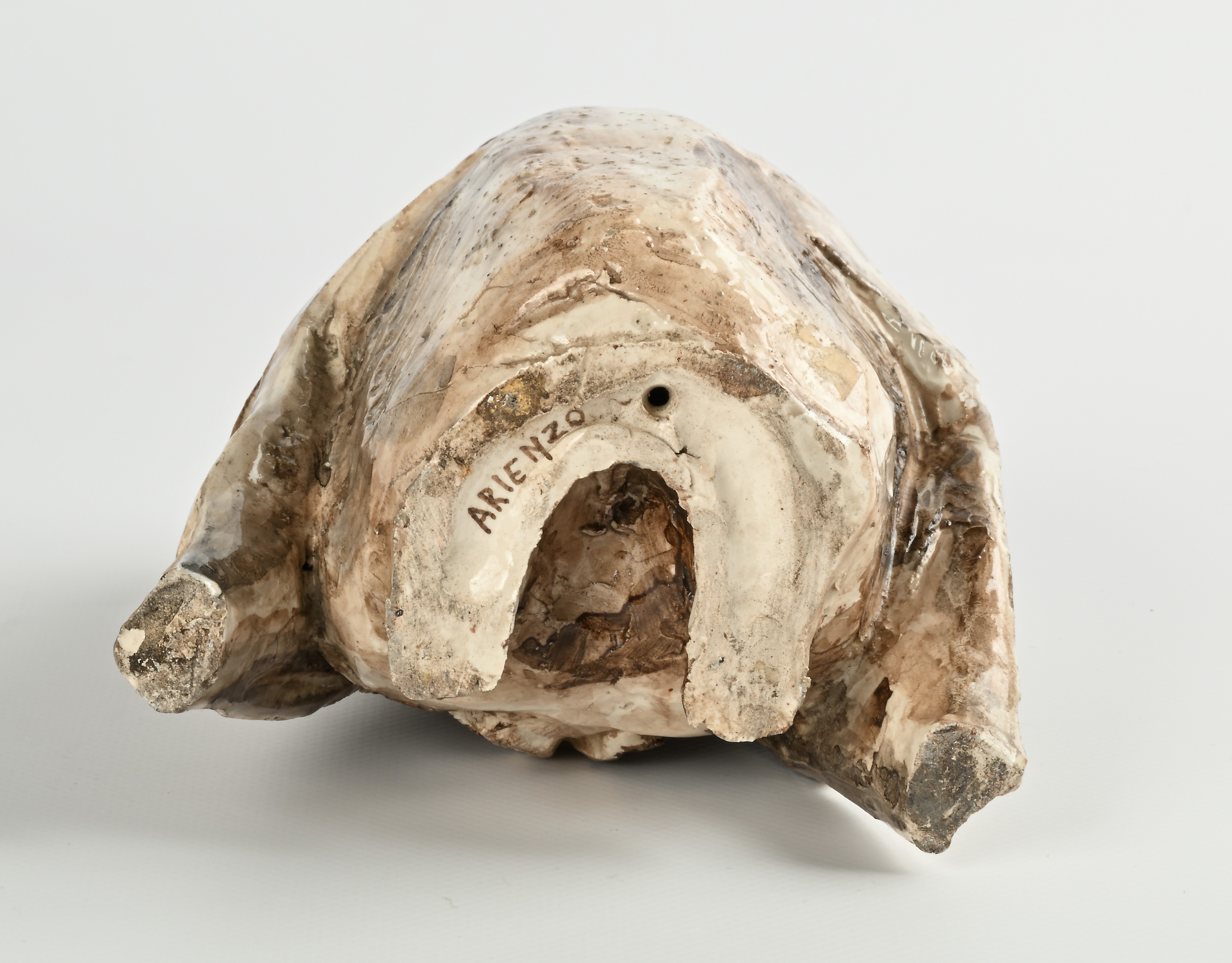 Scultura in ceramica smaltata di Arienzo raffigurante Il Gufo