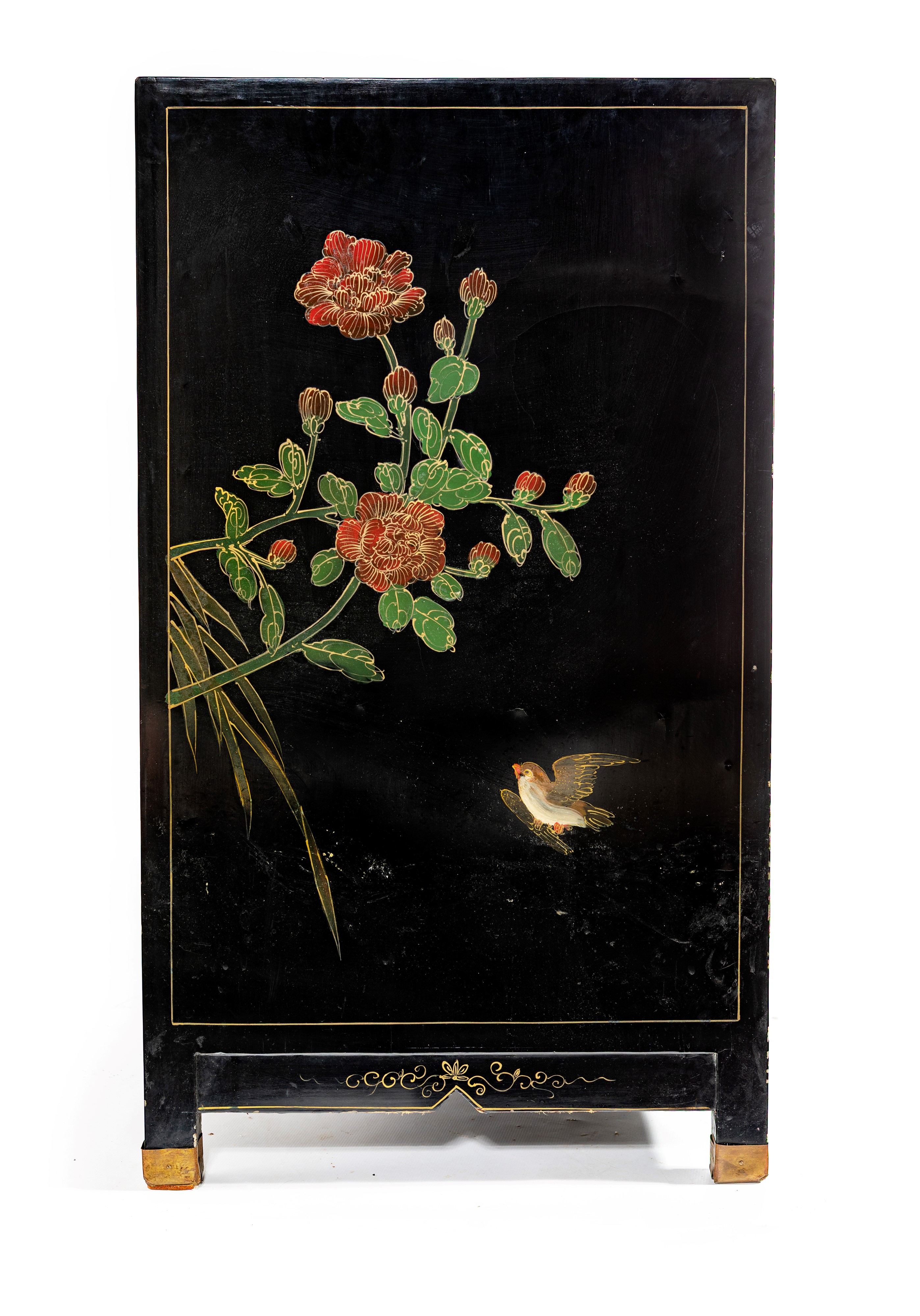 Credenza in legno laccato nero con motivi decorativi applicati, Cina, XX secolo