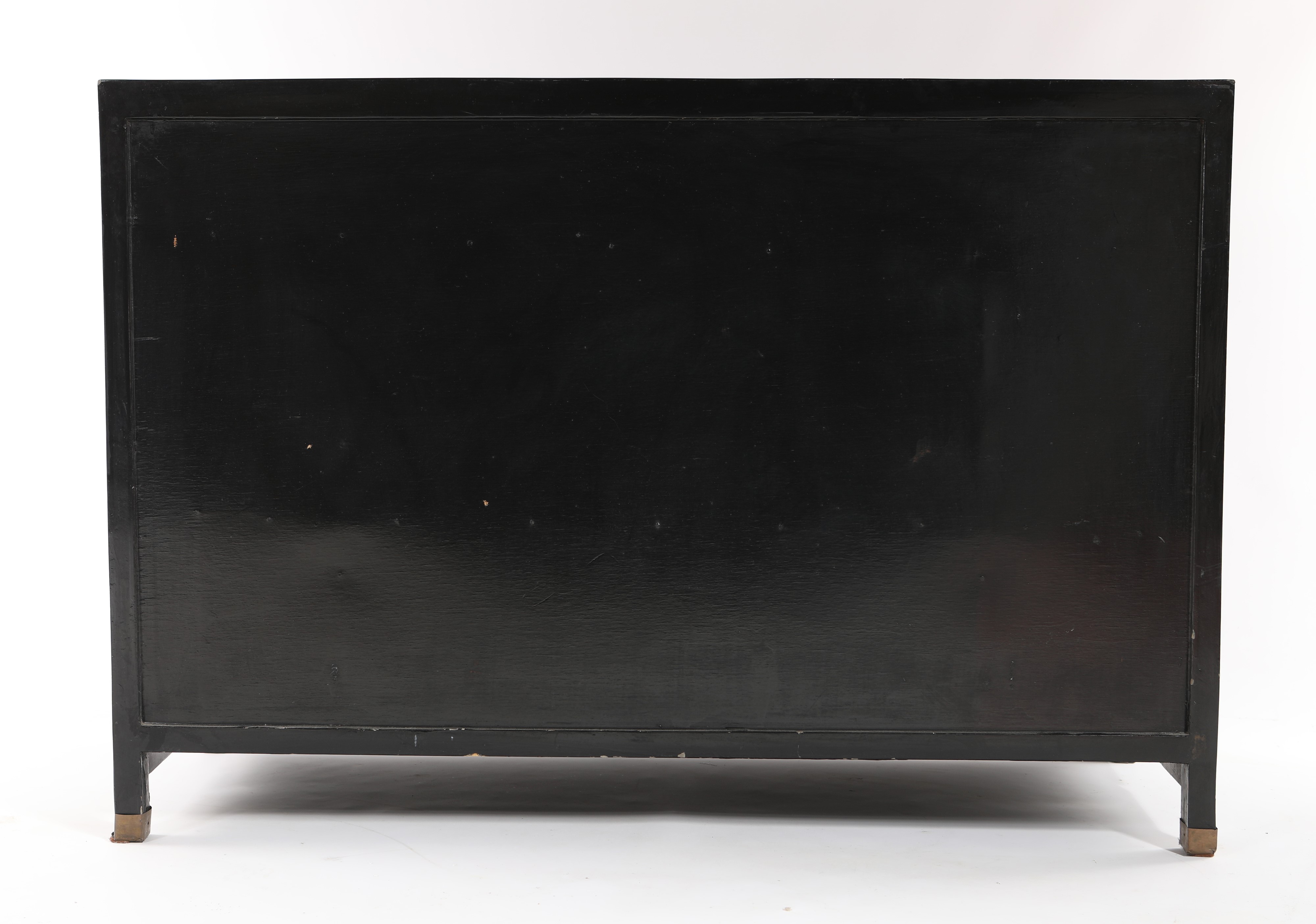 Credenza in legno laccato nero con motivi decorativi applicati, Cina, XX secolo