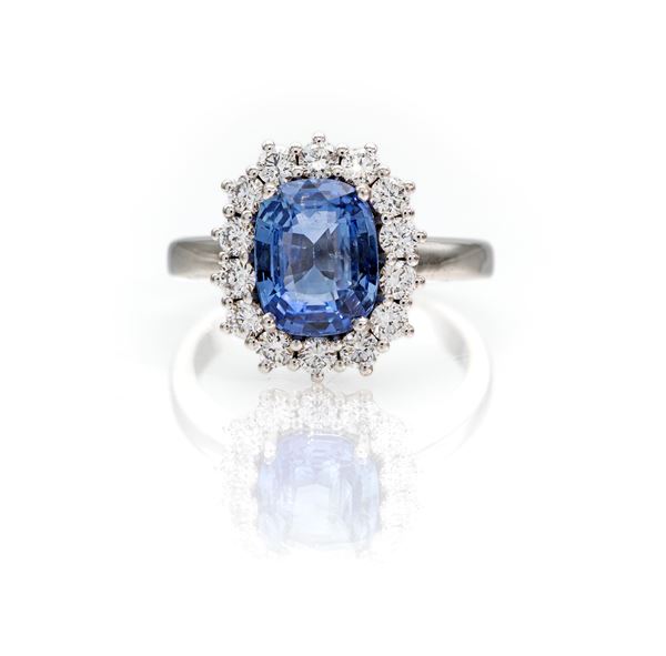 Anello in oro, zaffiro e brillanti