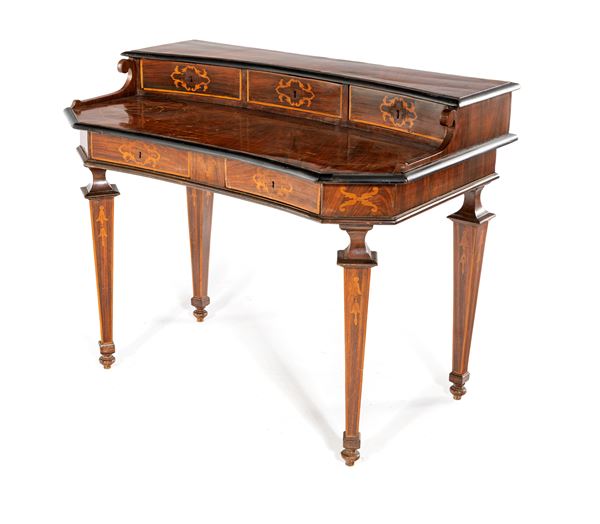 Scrivania San Filippo da centro in legno intarsiato e cornici ebanizzate, Roma, XVIII secolo