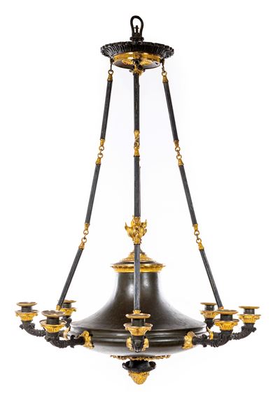 Lampadario a trottola d'epoca Impero, struttura in metallo brunito e finiture in bronzo dorato
