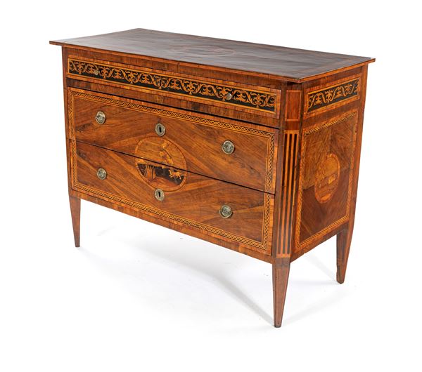 Cassettone intarsiato a tre cassetti, fine del XVIII secolo