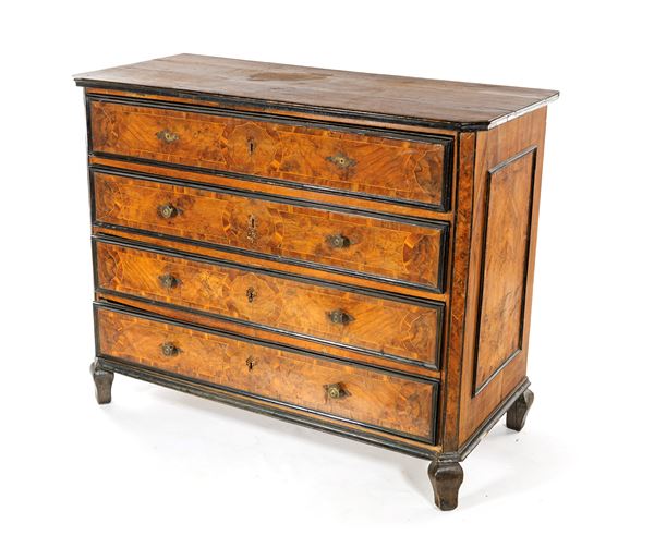 Canterano in noce a quattro cassetti, Lombardia, XVII secolo