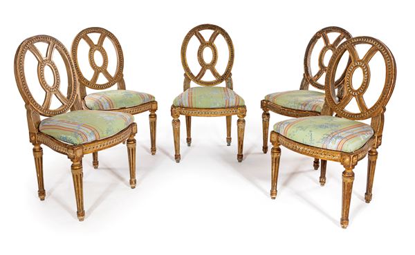 Cinque sedie in legno laccato, schienali a giorno ovali - difetti