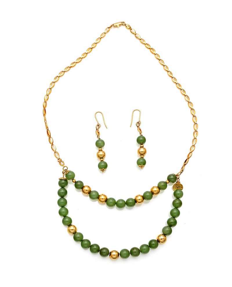 Parure di collana e orecchini in oro giallo 750 e giada
