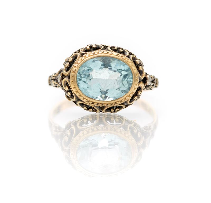 Anello antico in oro giallo 750/000, argento e acquamarina
