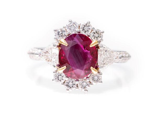 Anello in oro rubino Burma e brillanti