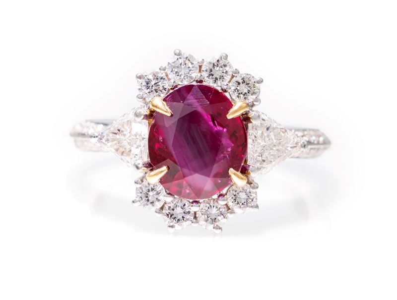 Anello in oro rubino Burma e brillanti