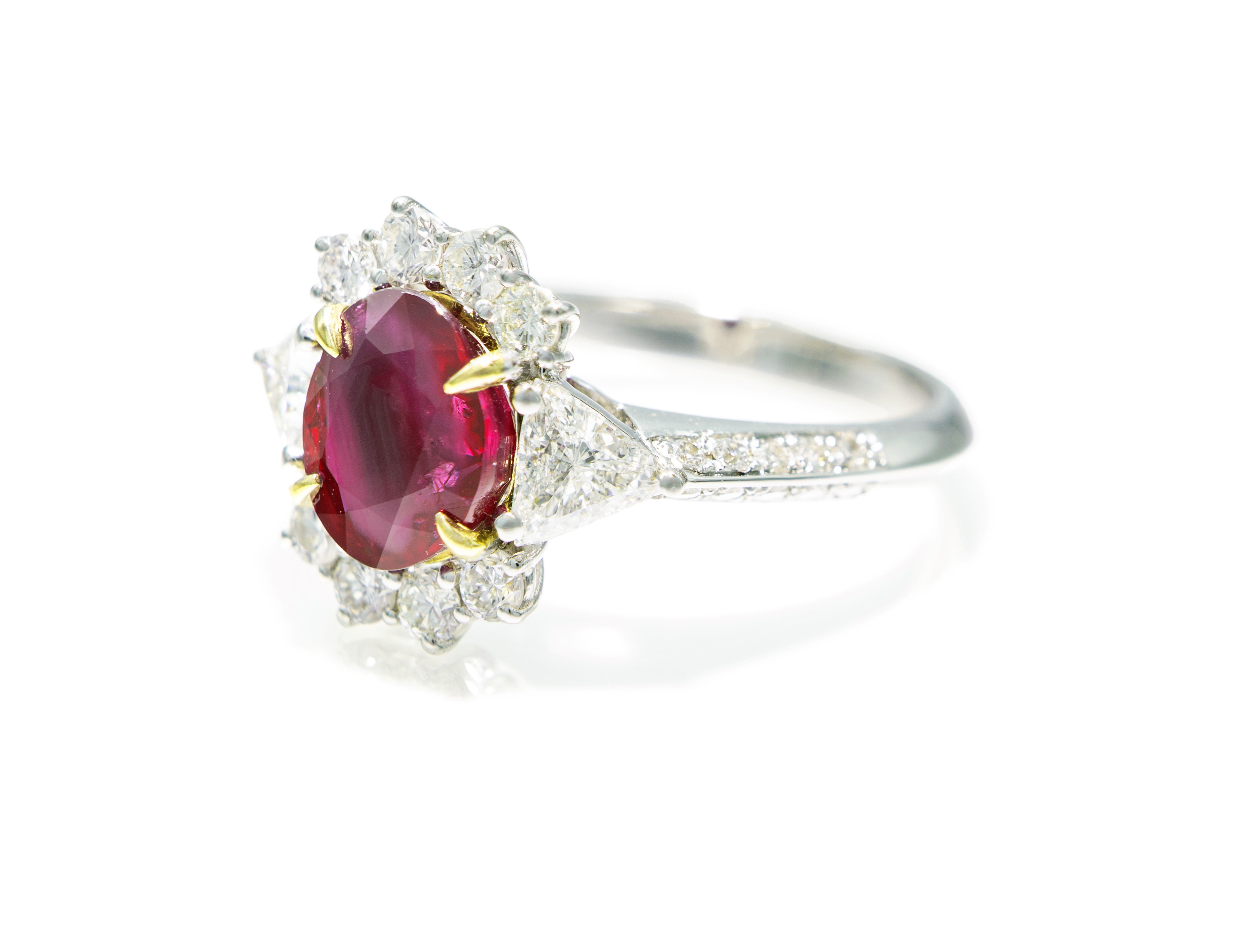 Anello in oro rubino Burma e brillanti