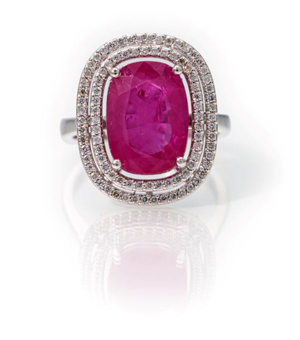 Anello in oro rubino Burma e brillanti