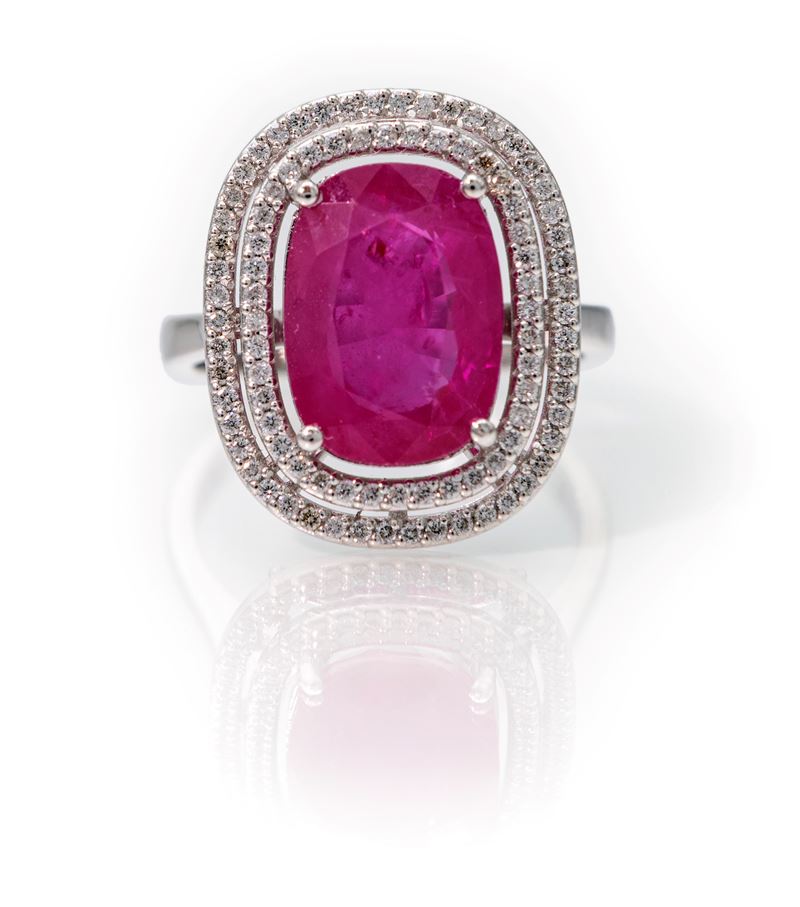 Anello in oro rubino Burma e brillanti