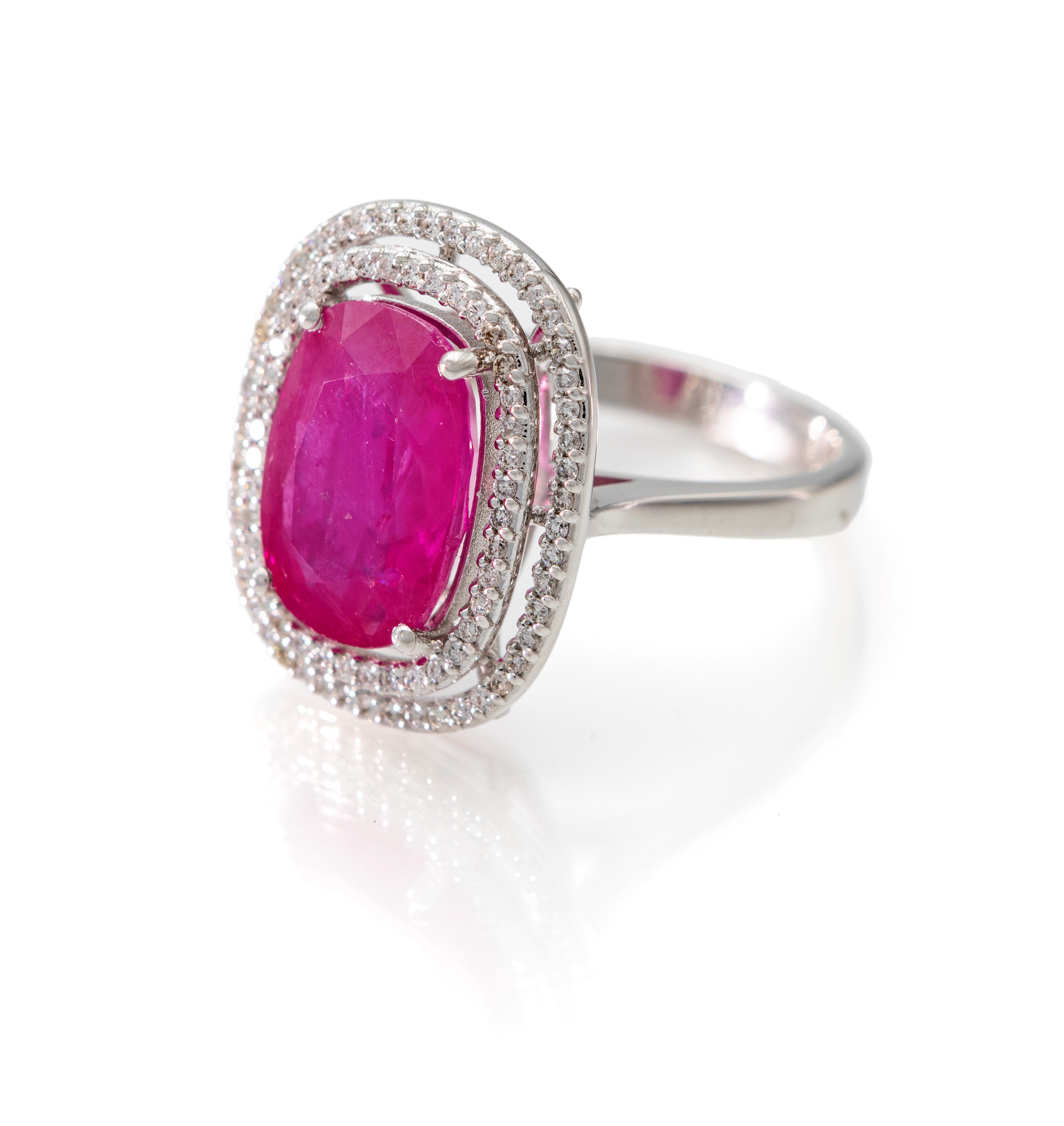 Anello in oro rubino Burma e brillanti