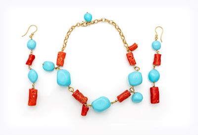 Parure in oro giallo 750/000, orecchini e bracciale con turchese e corallo rosso