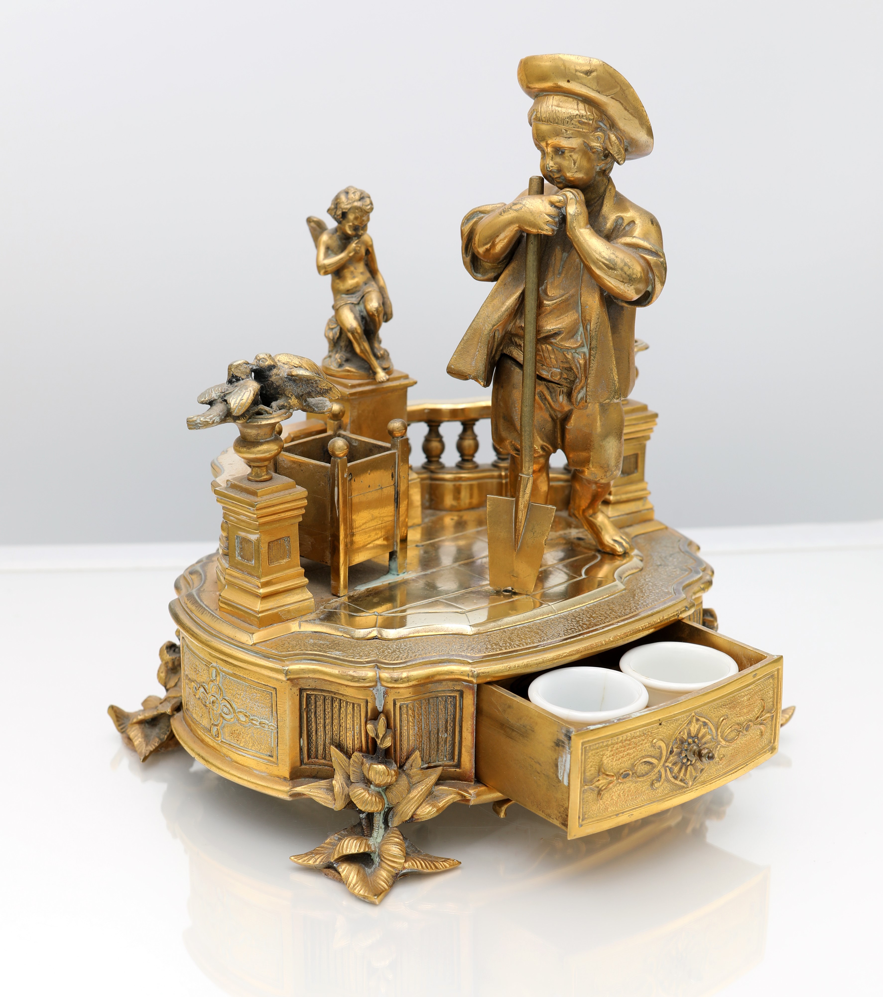 Piccolo calamaio figurato in bronzo dorato, Francia, XIX secolo