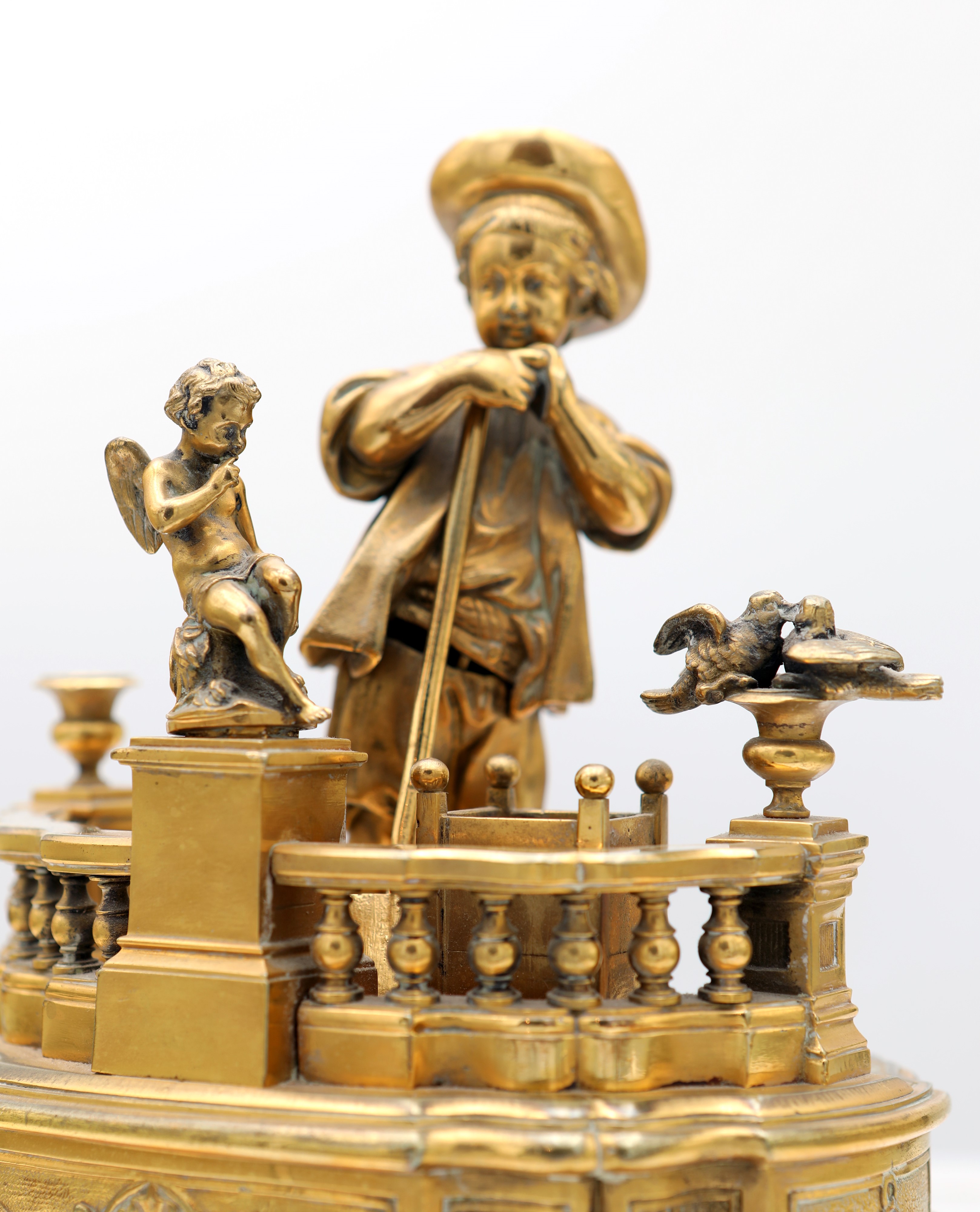 Piccolo calamaio figurato in bronzo dorato, Francia, XIX secolo