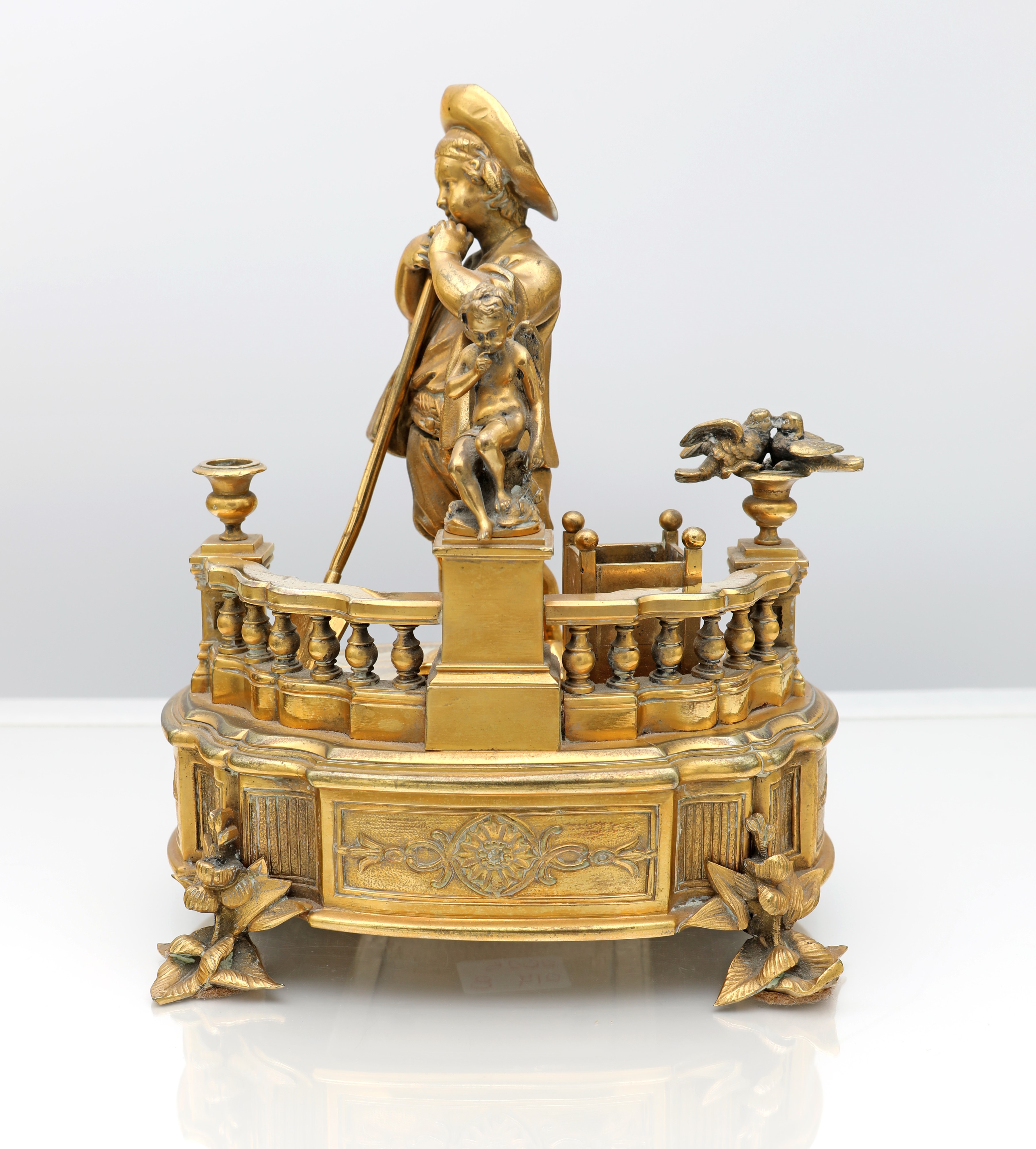 Piccolo calamaio figurato in bronzo dorato, Francia, XIX secolo