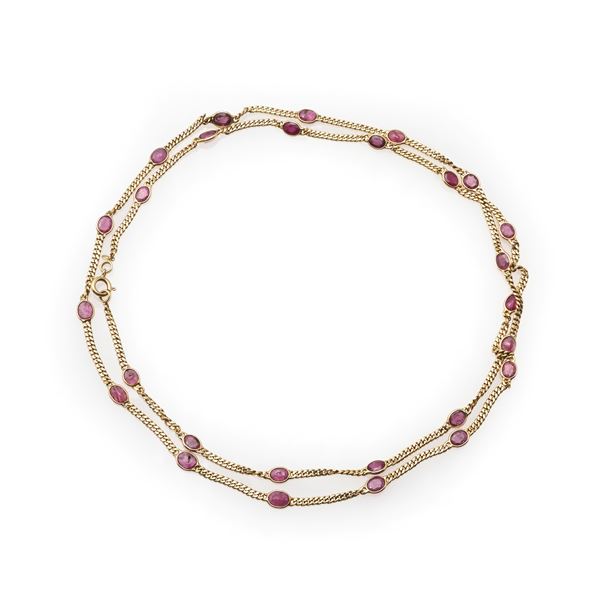Catena in oro e rubini