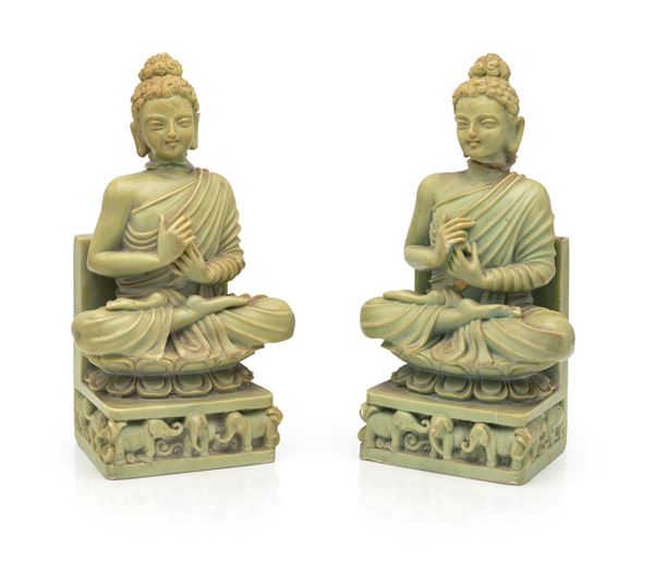 Coppia di fermalibri in pasta di marmo verde acqua raffiguranti Buddha