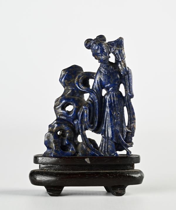 Piccolo intaglio in lapislazuli raffigurante Guan Yin, Cina, XX secolo