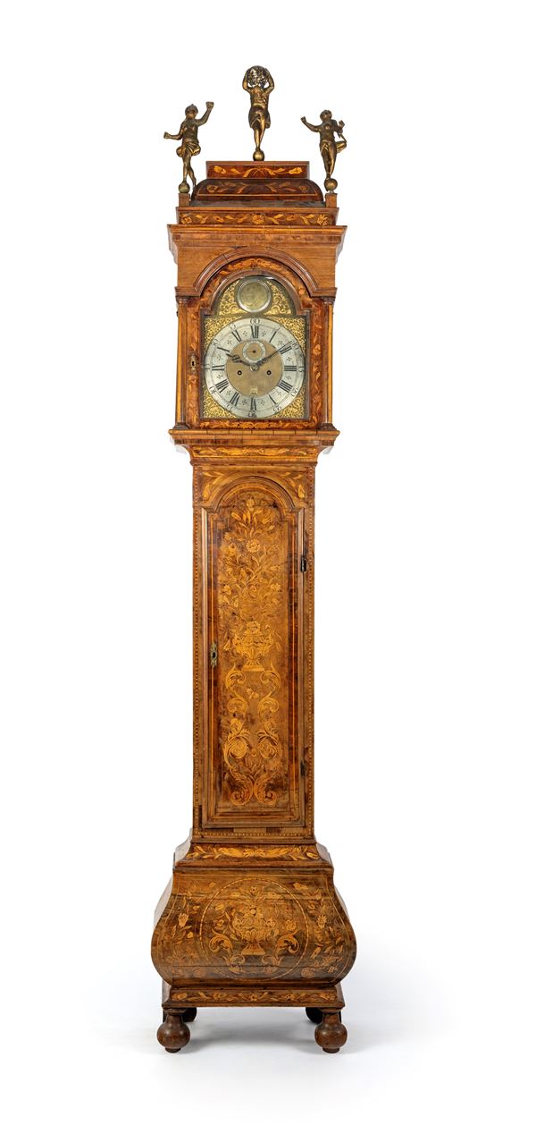 Grande orologio a torre in legno intarsiato, Inghilterra/Olanda, fine XVII/inizi XVIII secolo, orologiaio William Tomlinson Londra