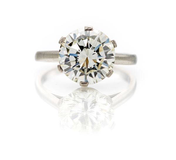 Bulgari, anello in oro con diamante solitario