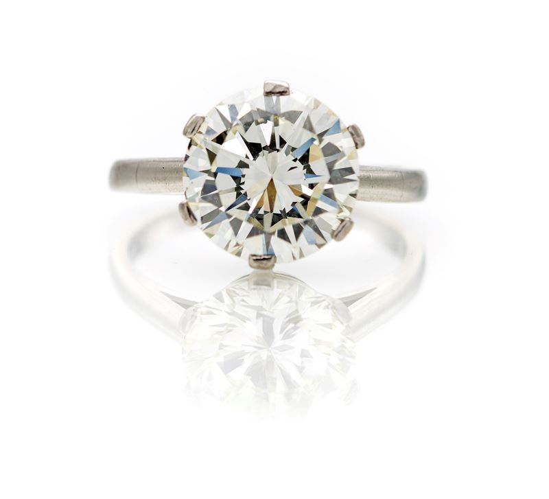 Bulgari, anello in oro con diamante solitario