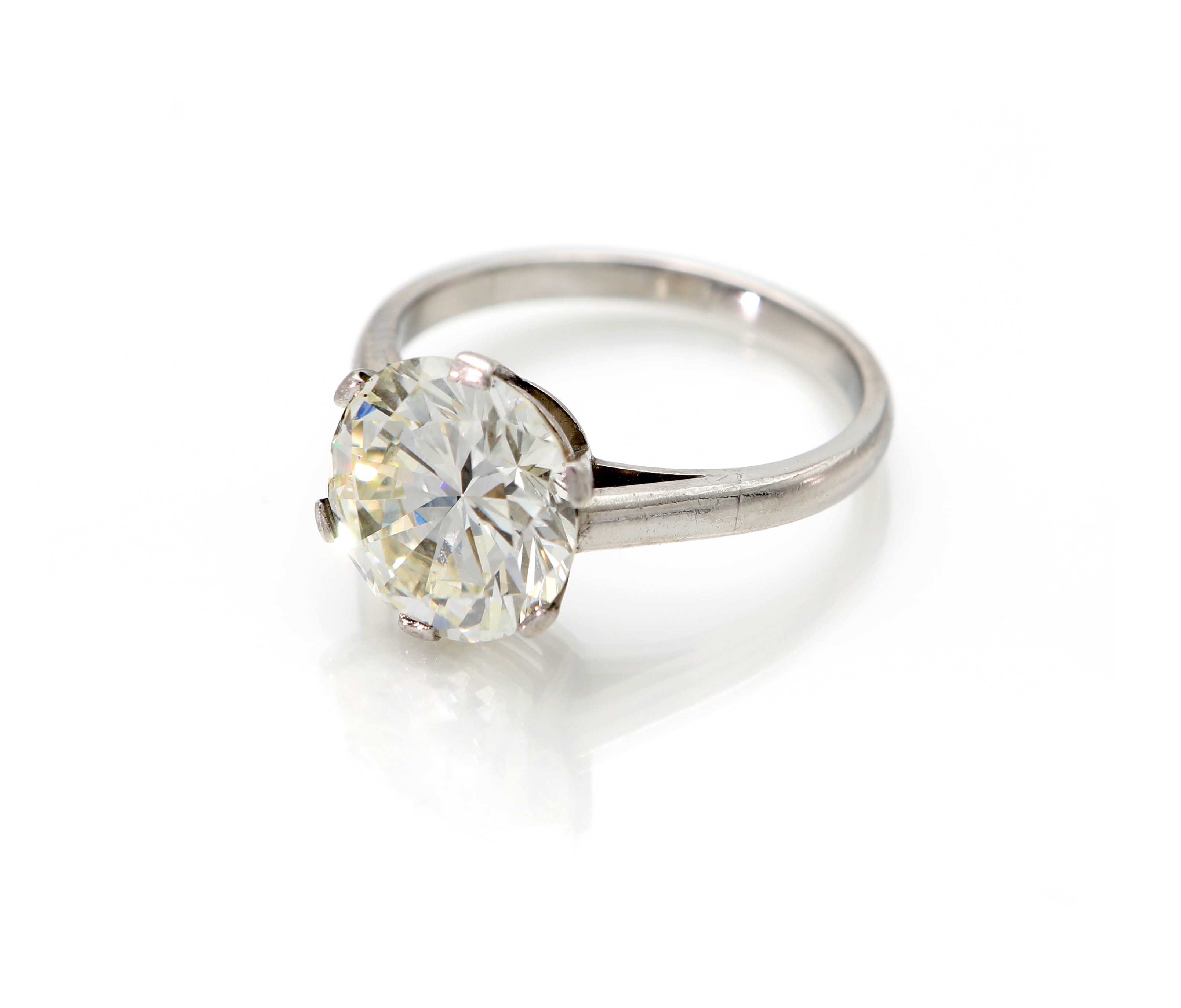 Bulgari, anello in oro con diamante solitario