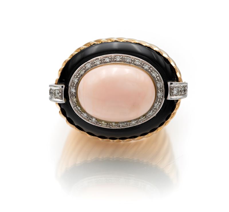Anello da cocktail in oro giallo 750/000 con brillanti, onice e corallo
