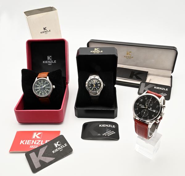 Kienzle 6106090 - Orologio da polso automatico cronografo con datario da uomo in acciaio. Quadrante nero. Cinturino e fibbia originali; Kienzle Evolution Diver 640/1330 - Orologio da polso automatico con datario da uomo in acciaio; Kienzle 710/9615 - Orologio da polso automatico con datario da uomo in acciaio con lancette ed indici fluorescenti