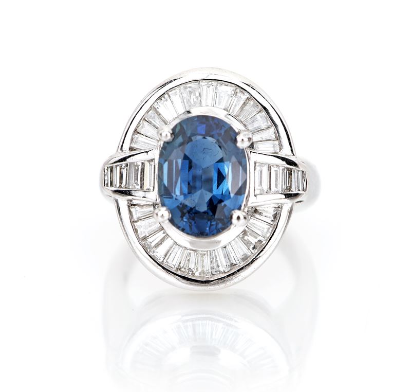 Anello in oro, zaffiro e diamanti
