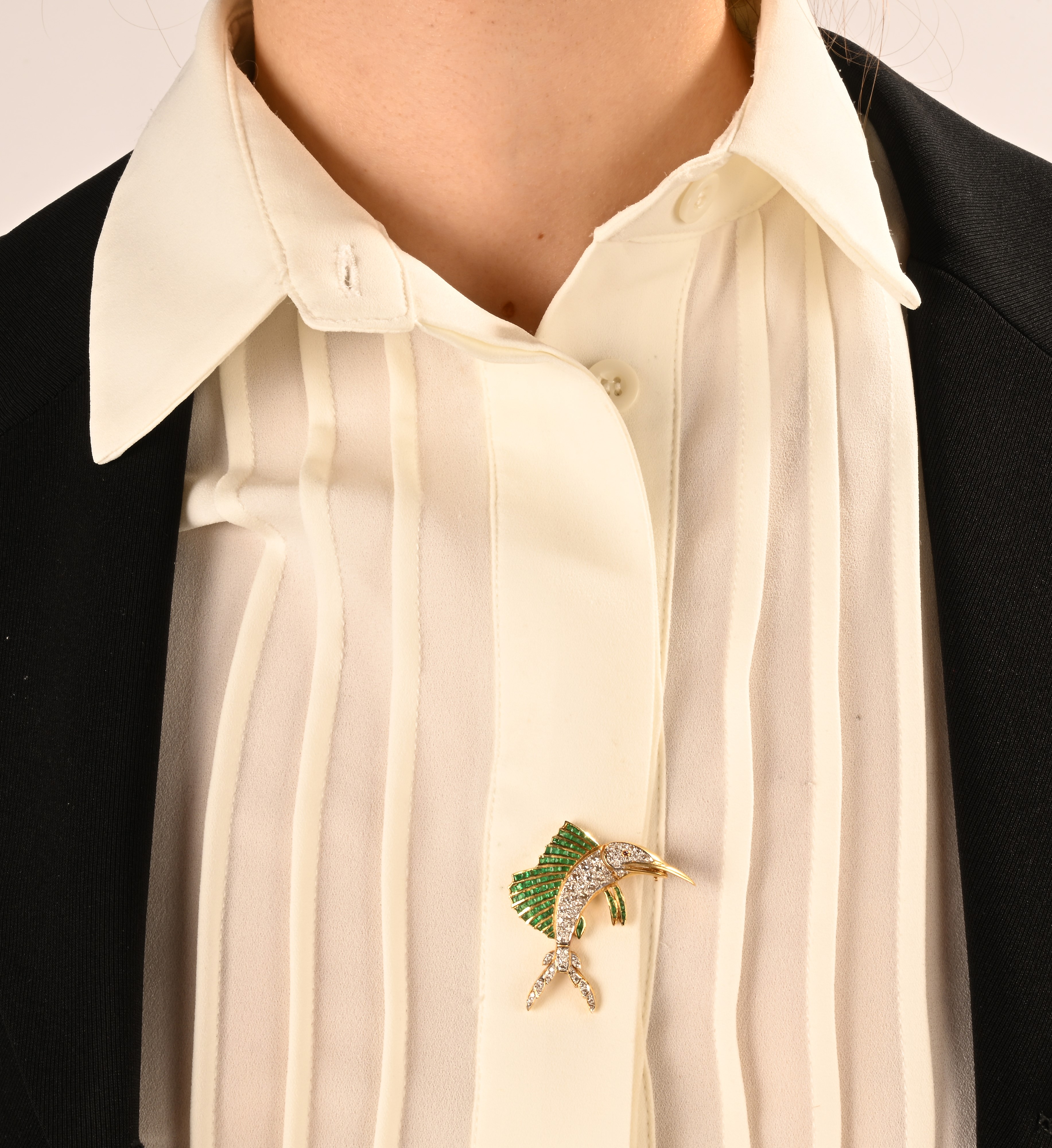 Spilla Blue Marlin in oro, brillanti e smeraldi