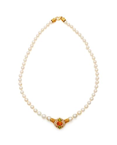 Collana di perle coltivate in oro giallo 750/000 con brillanti